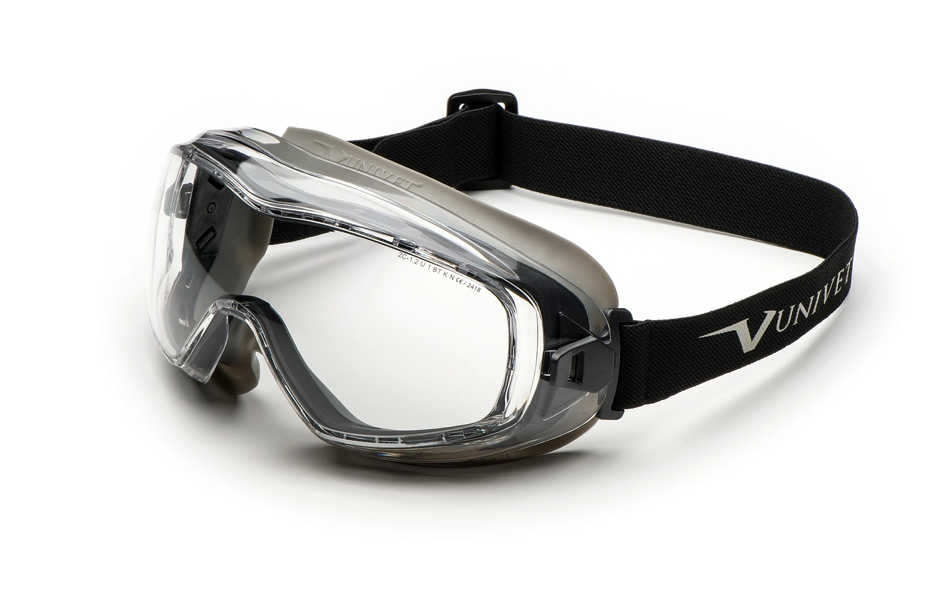 Очки защитные закрытые Univet «620U» - закрытые очки с непрямой вентиляцией с панорамной сферической линзой, оснащенной мягким обтюратором из термопластика. Максимальный комфорт с безупречной эргономикой и дизайном
